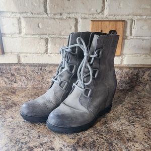 Joan of arctic wedge